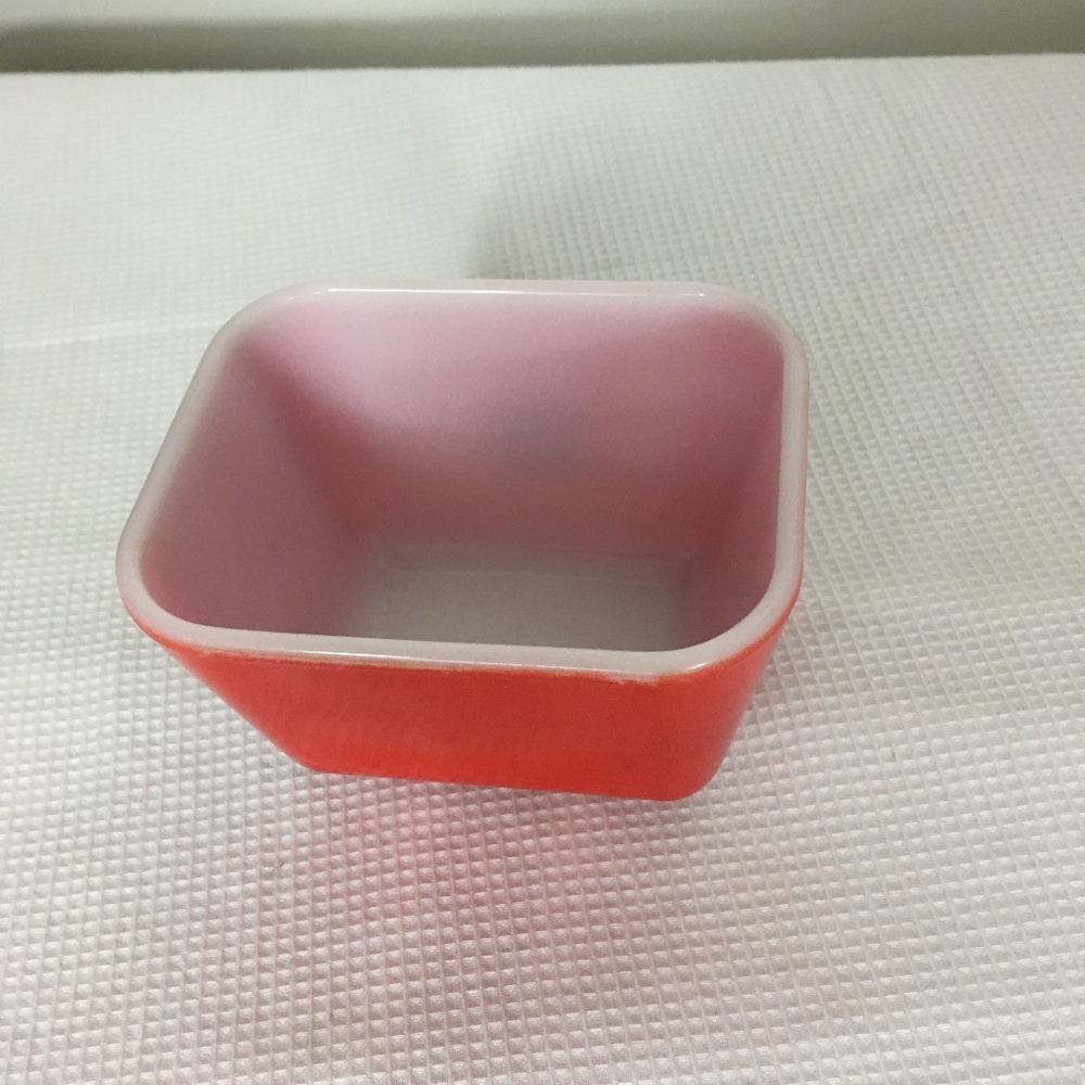 Vintage Pyrex refrigerator dish container, no lid